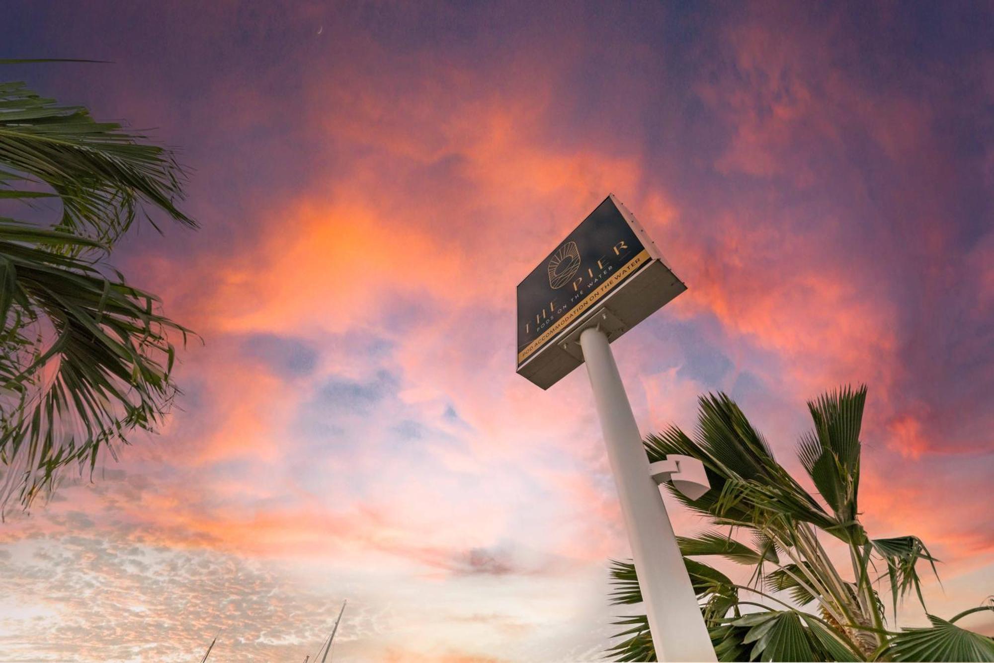 The Pier Pods On The Water- 50M From Townsville Bus Terminal And Ferry Terminal- Passport Id Requried Exterior photo
