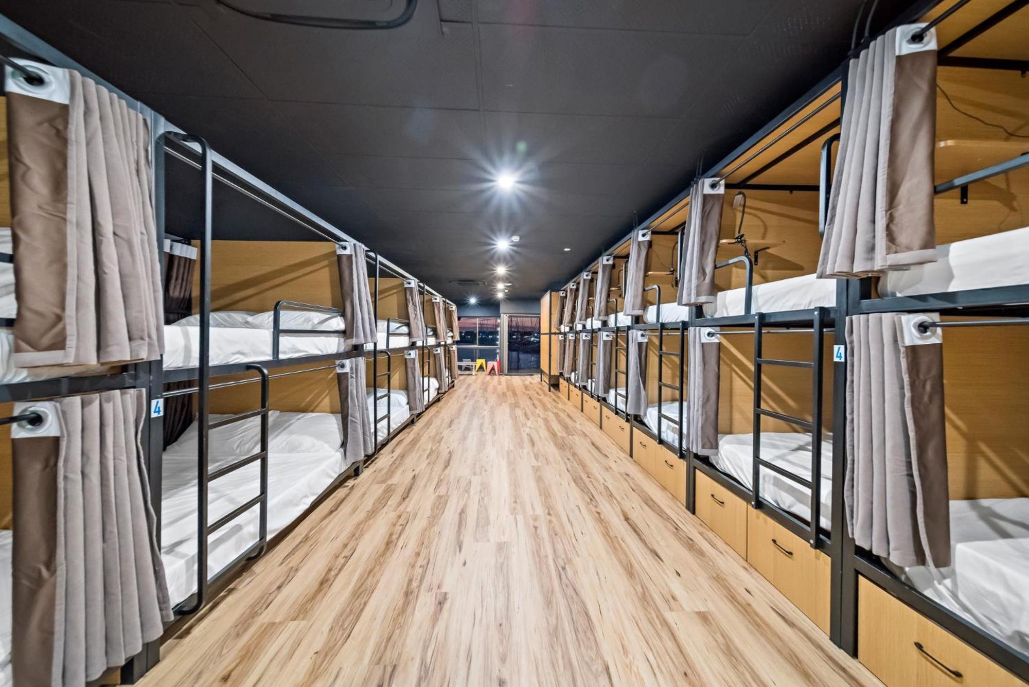 The Pier Pods On The Water- 50M From Townsville Bus Terminal And Ferry Terminal- Passport Id Requried Exterior photo