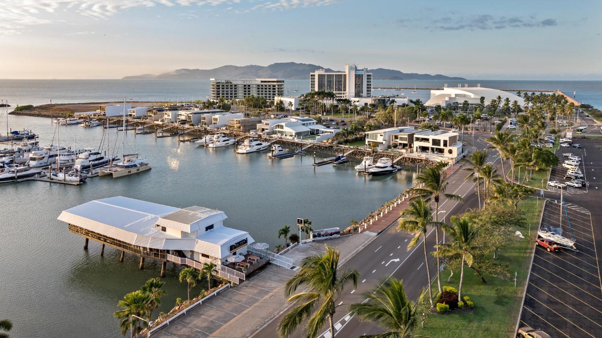 The Pier Pods On The Water- 50M From Townsville Bus Terminal And Ferry Terminal- Passport Id Requried Exterior photo