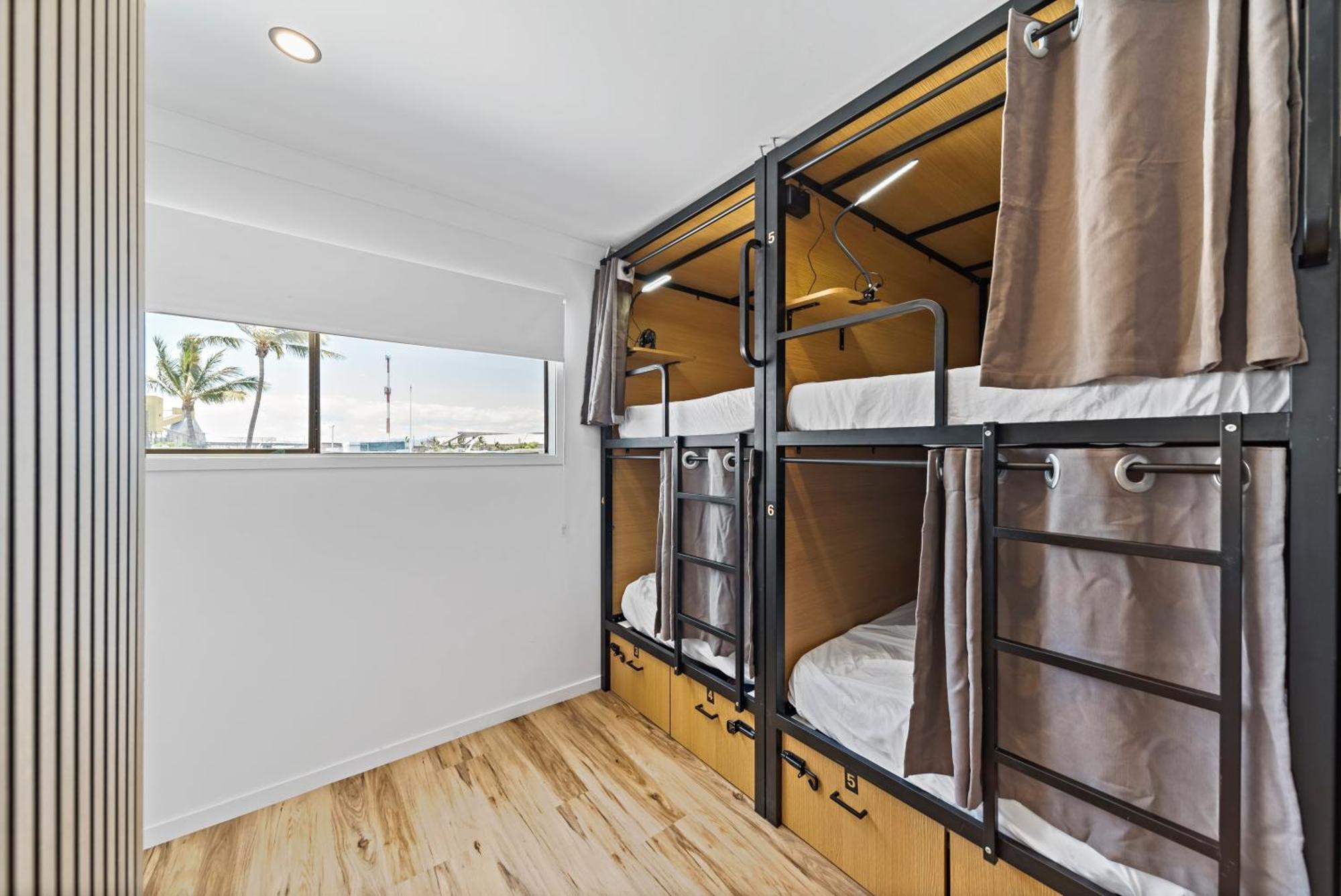 The Pier Pods On The Water- 50M From Townsville Bus Terminal And Ferry Terminal- Passport Id Requried Exterior photo